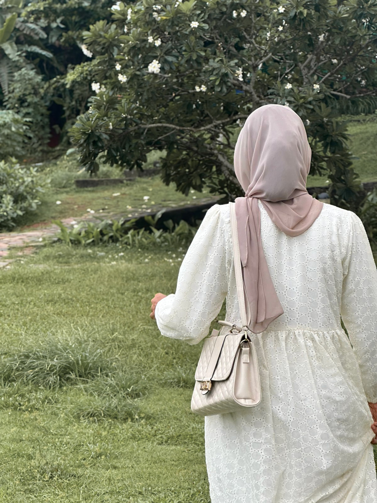 Yezwe Hakoba Off White Maxi Dress with Aliya Cut - Modest Wear