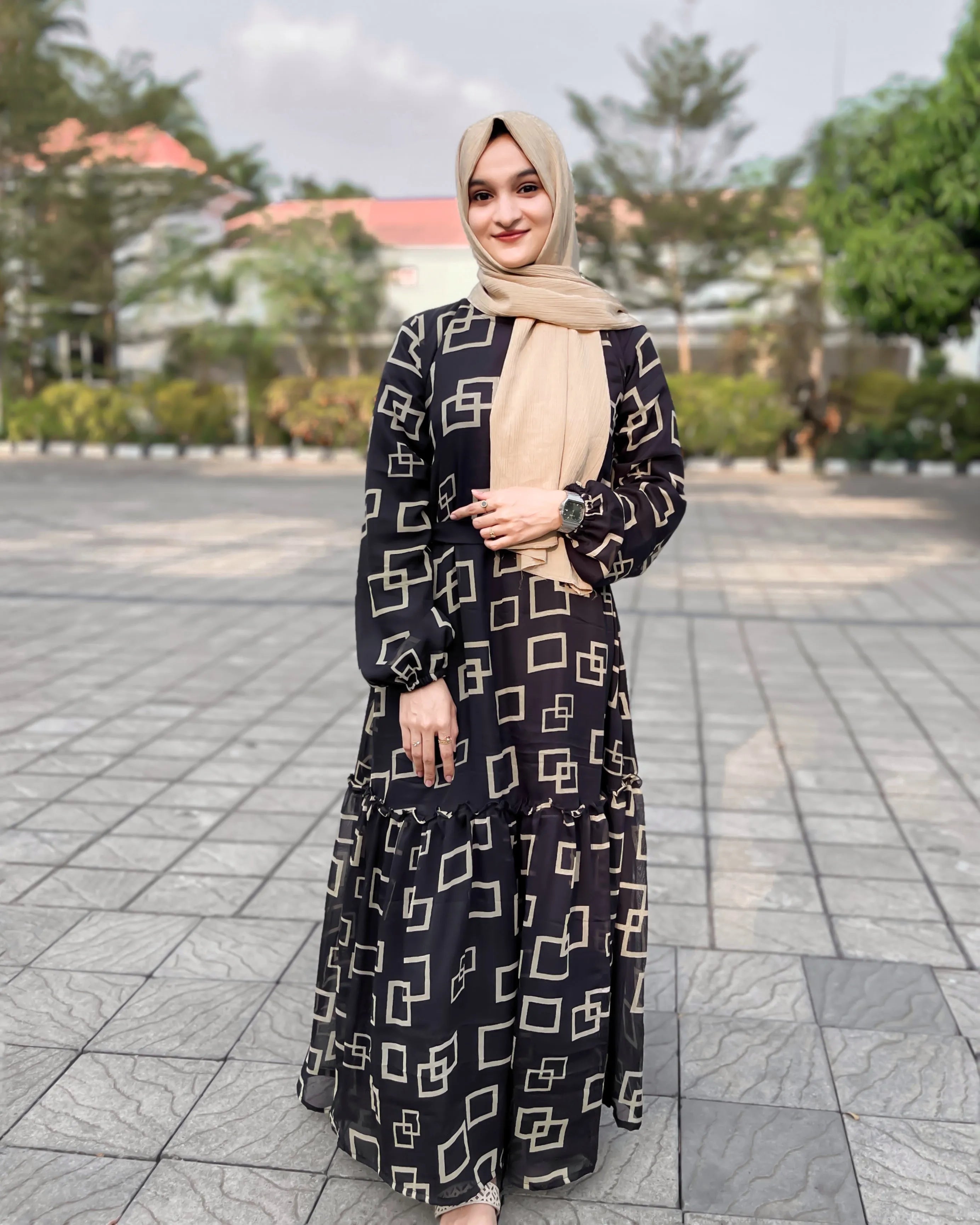 Stylish Black Maxi Dress Modest Wear with Geometric Patterns for Elegant Occasions