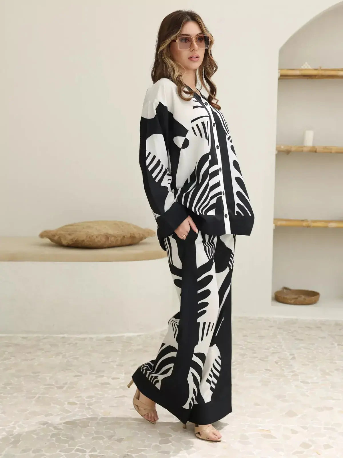Modest Flowy Abstract Print Co-Ord Set – Relaxed, Stylish, Comfortable in black and white, perfect for casual wear.