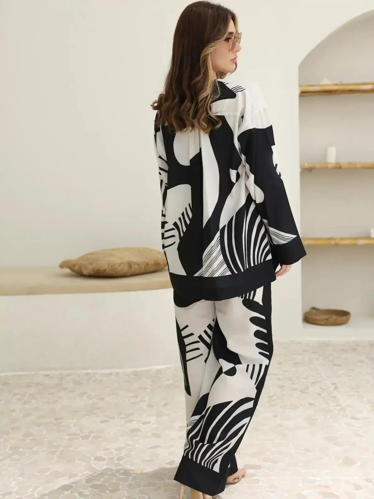 Modest Flowy Abstract Print Co-Ord Set – Relaxed, Stylish, Comfortable worn in a chic indoor setting