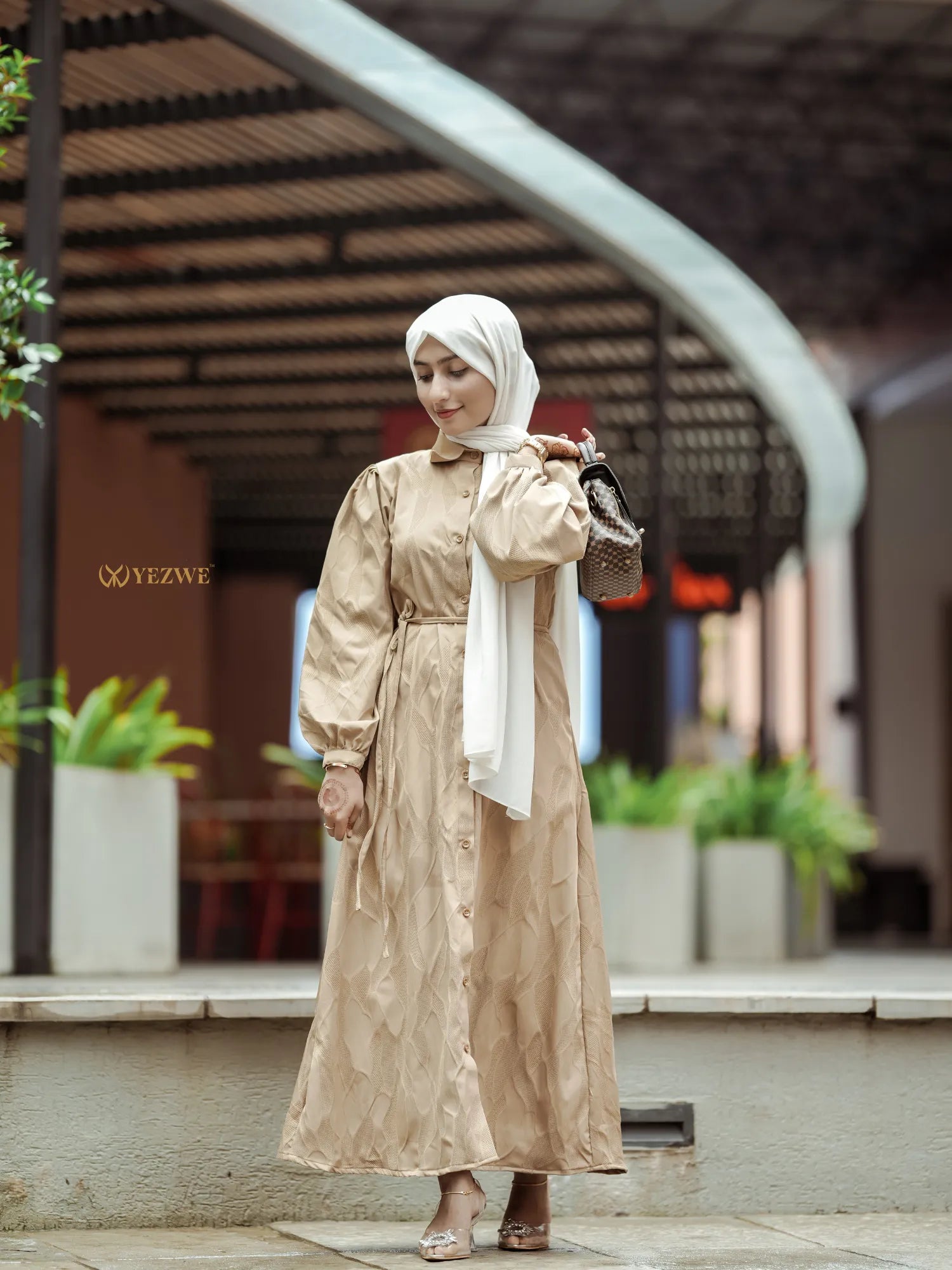 Yezwe brown textured maxi dress with long sleeves and a cinched waist style