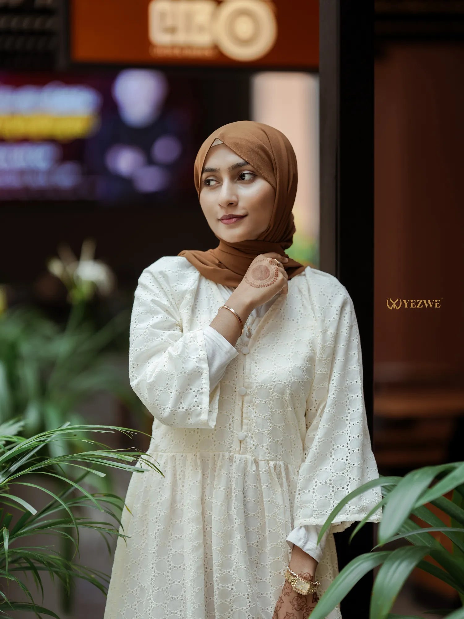 Yezwe hakoba maxi dress v neck in white with floral details for a stylish outfit