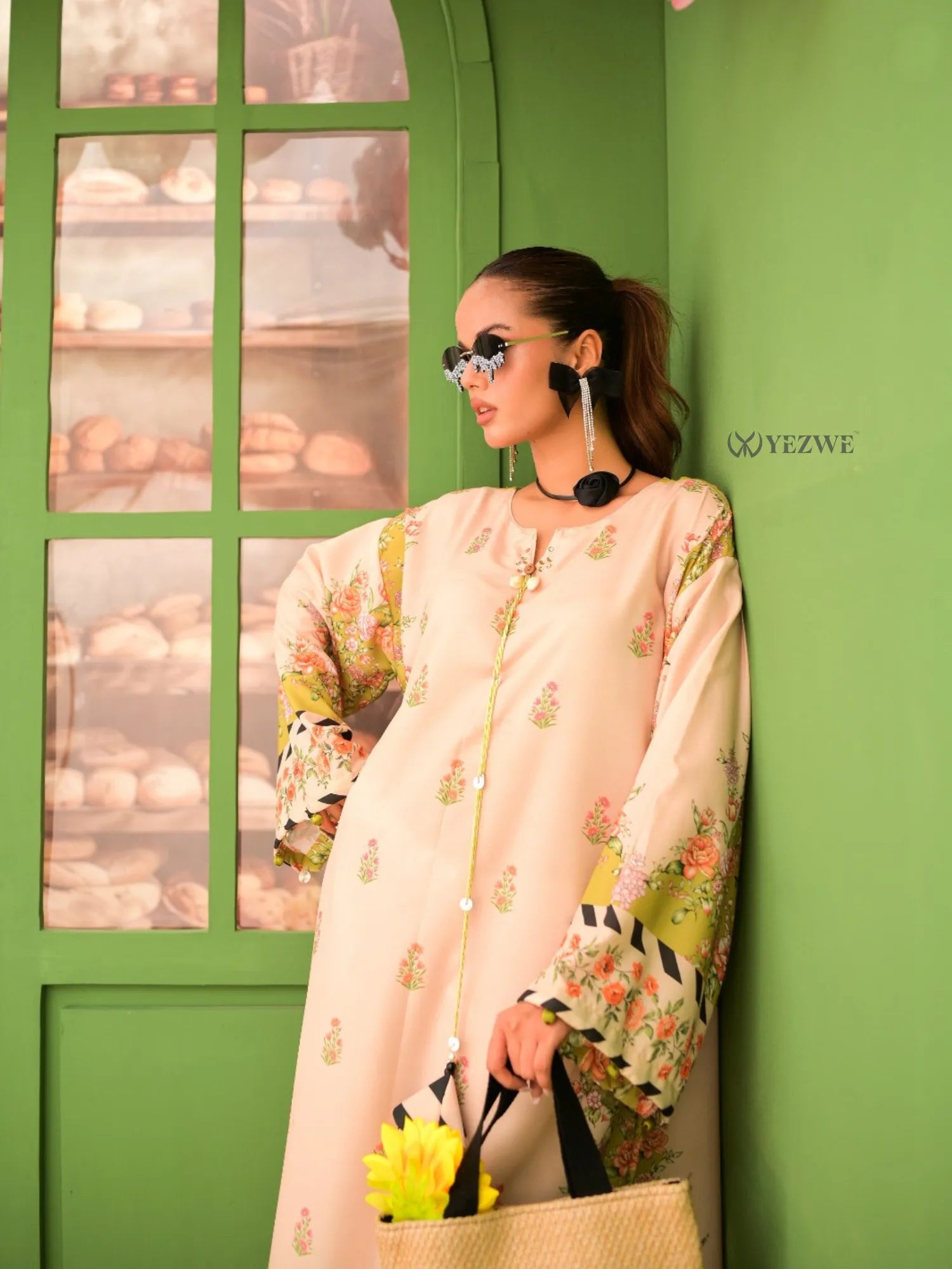 Yeziwe Modest Jalabiya Maxi Dress in Soft Pink with Floral Patterns and Long Sleeves