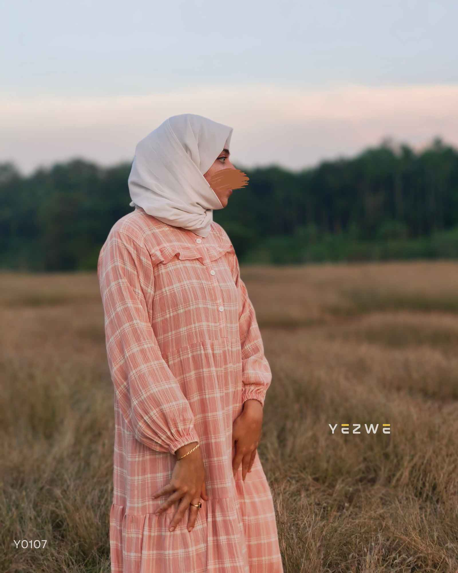 Yezwe modest oversized maxi dress in pink plaid, perfect for casual outdoor wear